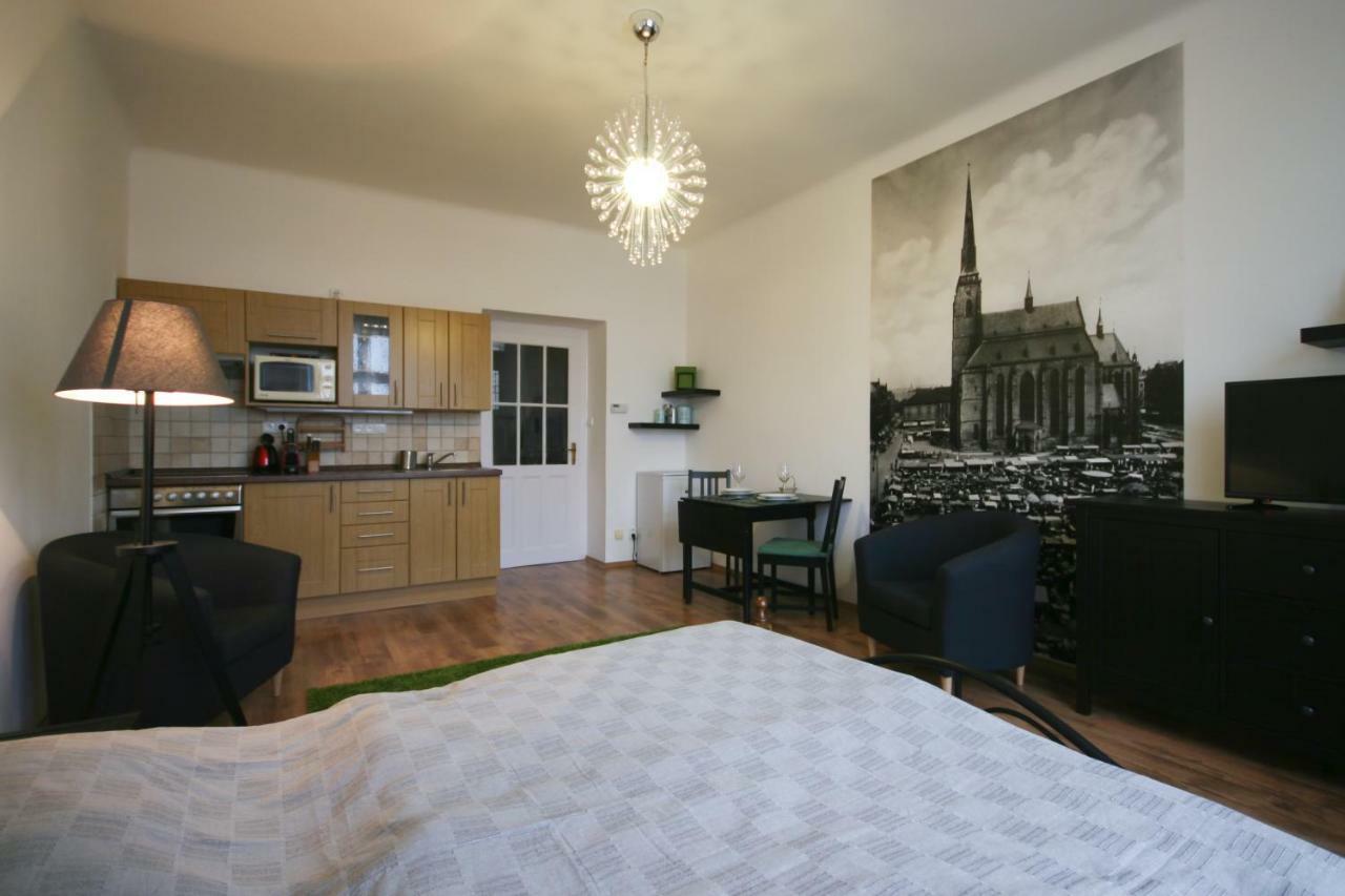 Apartman Mrakodrap Пилзен Екстериор снимка