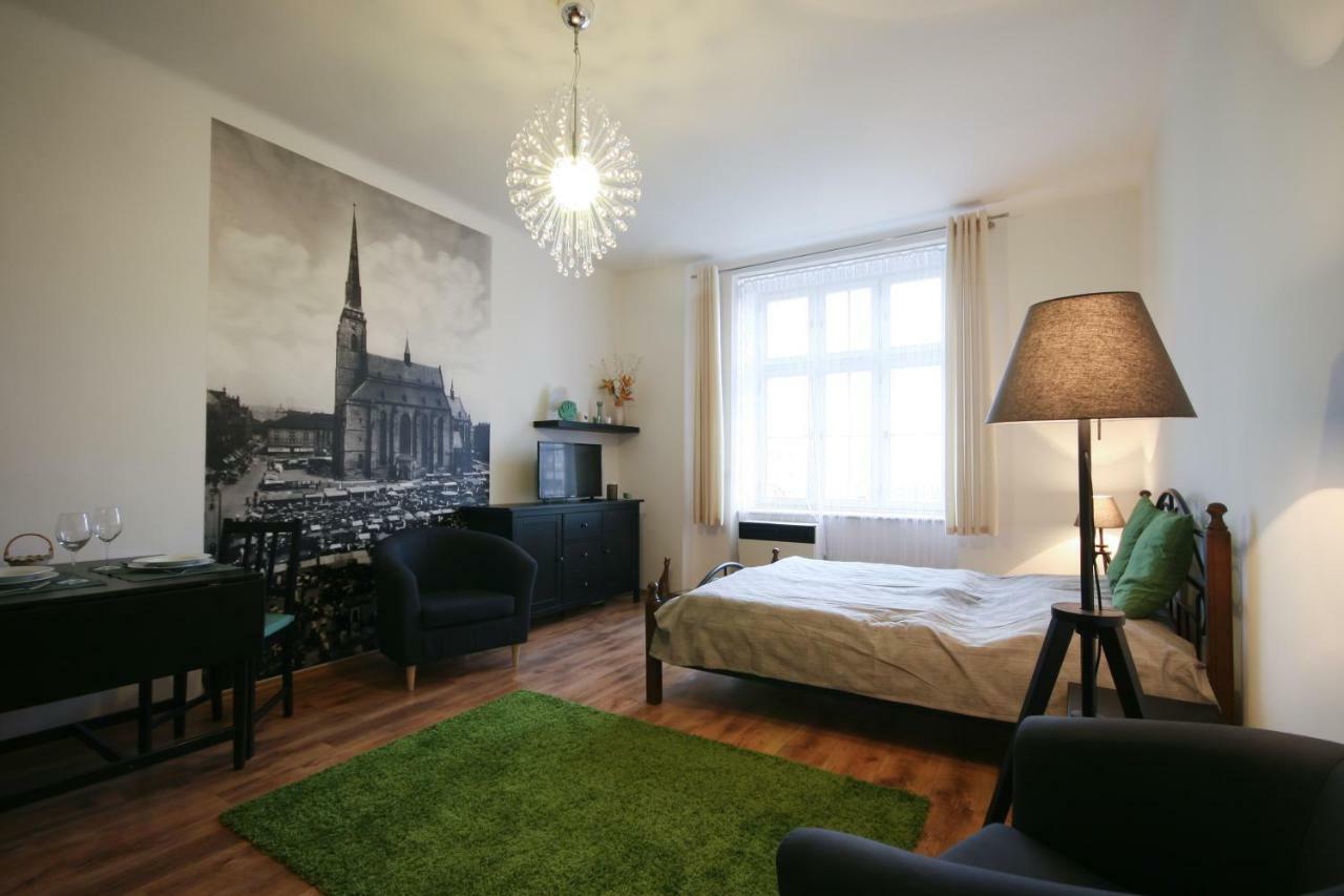 Apartman Mrakodrap Пилзен Екстериор снимка